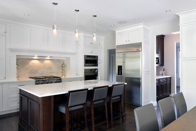 Transitional kitchen photo in Toronto