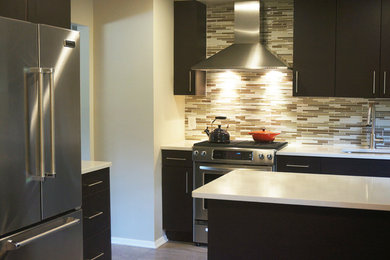 Modern kitchen in New York with flat-panel cabinets.