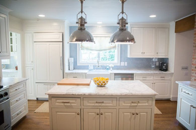 Inspiration for a transitional kitchen remodel in Dallas