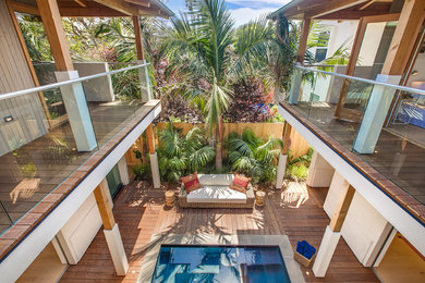 Example of an island style home design design in Los Angeles
