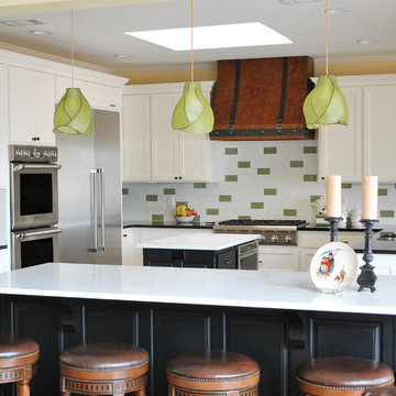 Complimentary pendents and backsplash
