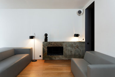 Cette image montre un salon design.