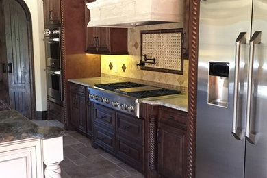 Kitchen - kitchen idea in Orlando