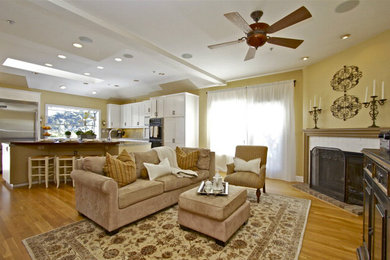 Elegant family room photo in San Francisco