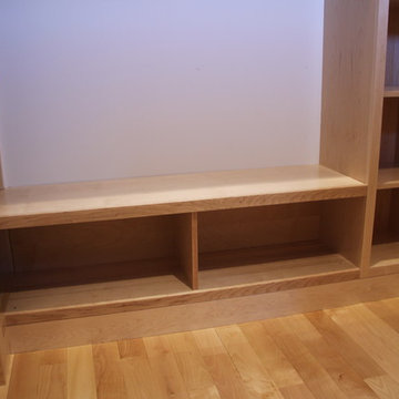Closet in maple