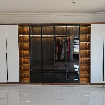 Floor-to-Wall Glass Sliding Door Luxury Walk-In Wardrobe