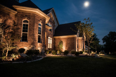Example of a classic exterior home design in St Louis