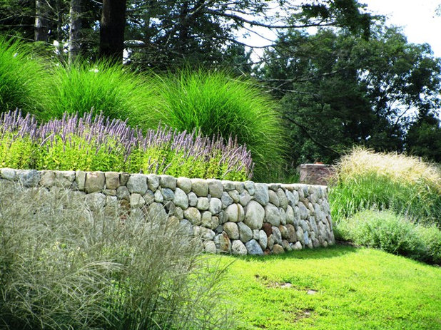 Классический Сад by Landscape Design Associates of Westchester, Inc.