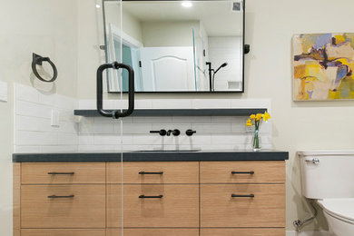 Farmhouse bathroom photo in San Francisco