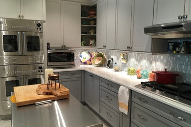 Kitchen - contemporary kitchen idea in Denver