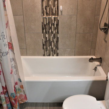 Starmark Kitchen/Main Bath in Maple Bridgeport Peppercorn/Mocha