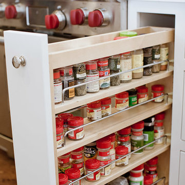 Pull-out spice rack