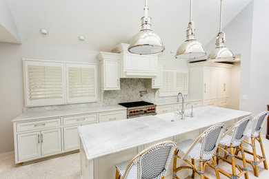 Elegant kitchen photo in Jacksonville