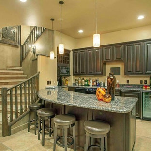 オースティンのサンタフェスタイルのおしゃれなホームバーの写真