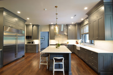 Kitchen - transitional kitchen idea in Philadelphia