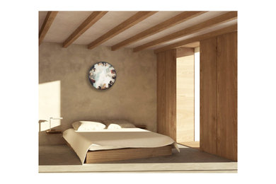 Inspiration pour une chambre parentale design de taille moyenne avec un mur beige, sol en béton ciré, un sol gris et poutres apparentes.