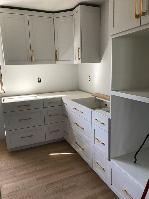 EIDER WHITE KITCHEN HELP FOR THE COUNTERTOPS