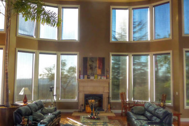 Living room photo in Sacramento
