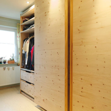 Schlafzimmer ganz in Zirbenholz