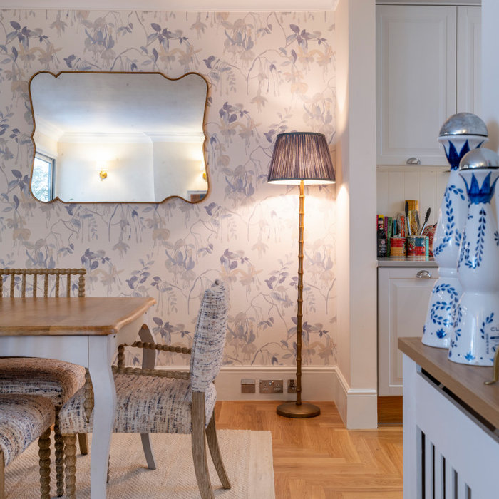 Example of a minimalist dining room design in London