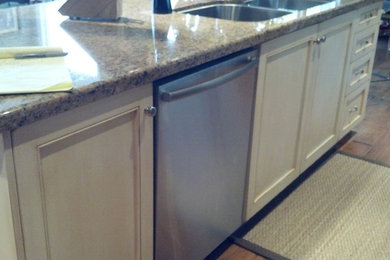 Inspiration for a timeless kitchen remodel in San Diego
