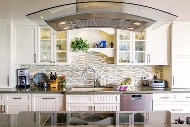 Inspiration for a modern kitchen remodel in Vancouver