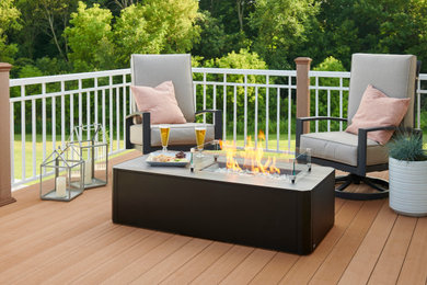 Photo of a modern deck in Minneapolis with a fire feature.