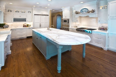 Example of a classic kitchen design in Atlanta