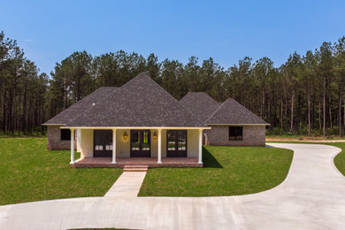 Example of an exterior home design in Houston