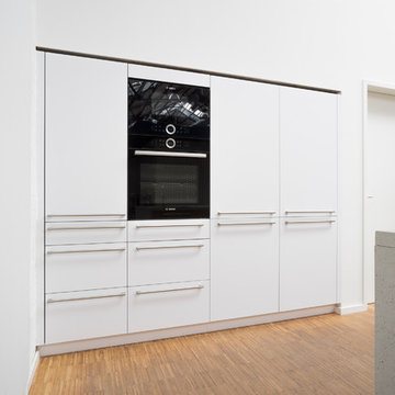BWI Kitchen - Wandschrank mit weißen Dekorspan Fronten
