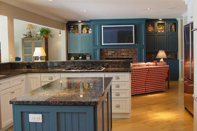 Kitchen - traditional kitchen idea in Jackson