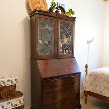 Young girl's bedroom