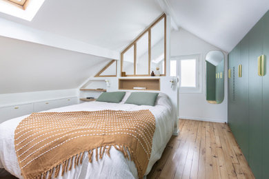 Réalisation d'une petite chambre minimaliste.