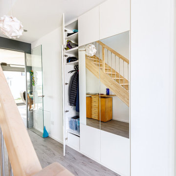 Garderobenschrank mit Spiegel