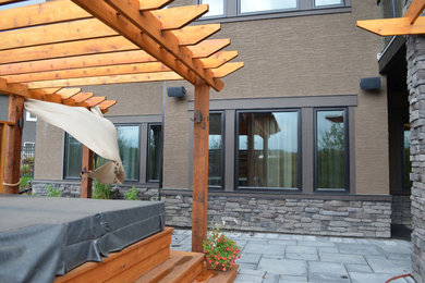 Photo of a contemporary patio in Calgary.