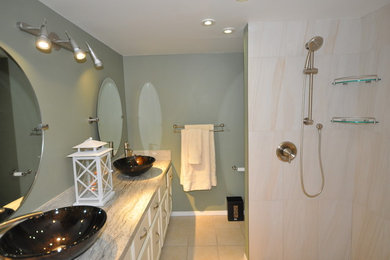 Example of a classic bathroom design in Vancouver