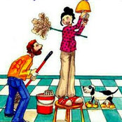 Foto de 2 people cleaning crew
