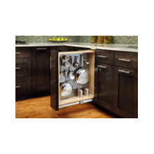 kitchen cabinetry/pantry