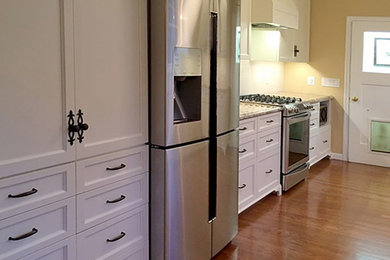 Transitional kitchen photo in San Francisco