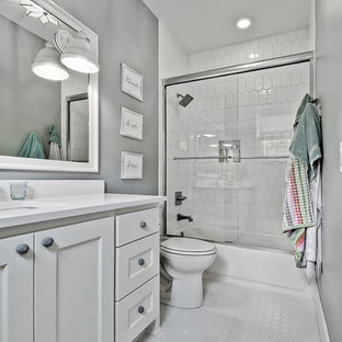 Rustikale Badezimmer mit Mosaik-Bodenfliesen Ideen, Design & Bilder