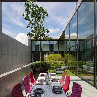 東京23区のモダンスタイルのおしゃれな横庭のテラス (オーニング・日よけ) の写真