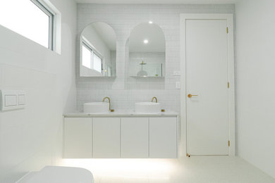 Design ideas for a modern bathroom in Sydney.