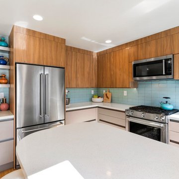 Warm Mid-Century-Modern Kitchen