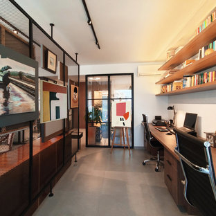 Imagen de despacho actual con paredes blancas, escritorio empotrado y suelo gris