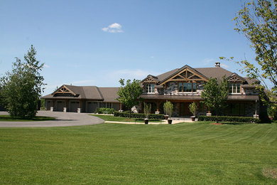 Example of a classic exterior home design in Toronto