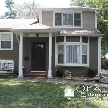 Hardie Timber Bark & Monterey Taupe Siding, Arctic White Trim in Downers Grove