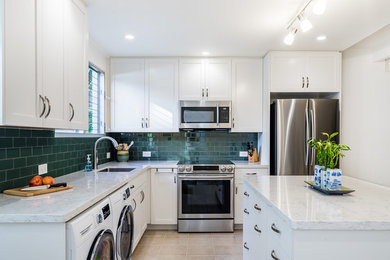 Mid-sized transitional kitchen photo in Hawaii