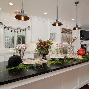 EQUESTRIAN CHRISTMAS FARMHOUSE