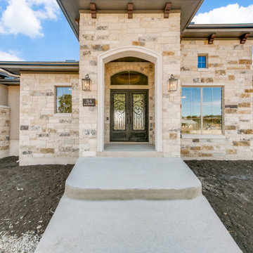Transitional: 3,069 ft²/4 bd/3.5 bth/1ST