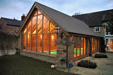 Design ideas for a classic swimming pool with a pool house.